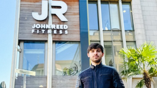 Yasin Güler vor dem Fitnessstudio