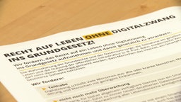 Petition - Recht auf Leben ohne Digitalzwang | Bildquelle: WDR Petition - Recht auf Leben ohne Digitalzwang