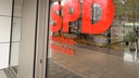 Die Eingangstür der Parteizentrale der NRW-SPD in Düsseldorf