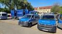Polizeibeamte durchsuchen nach dem Verbot der Gruppe "Königreich Deutschland" Gebäude in Sachsen