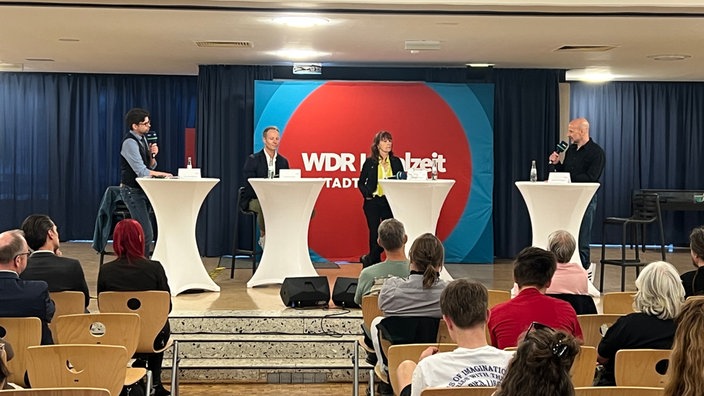 Stadtgespräch im Solinger Humboldt Gymnasium: Wie steht es um die Social Media Regeln für Schüler?