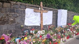 Blumen an der Unfallstelle