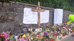 Blumen an der Unfallstelle