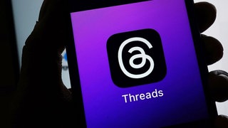 Ein Apple iPhone-Bildschirm mit dem Logo der Threads-App, 06.07.2023. 